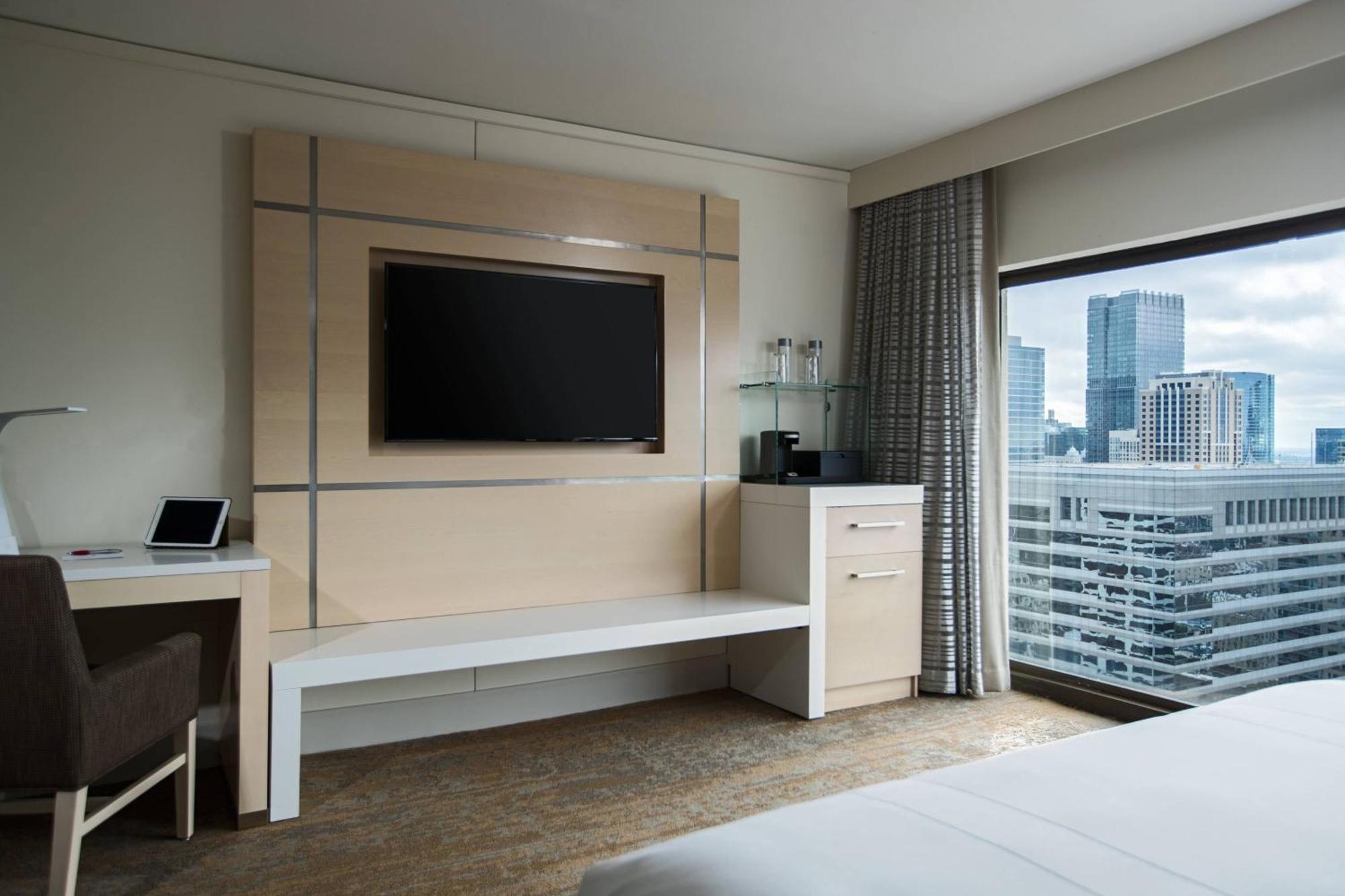 Quarto com 1 Cama King-size e Vista Cidade - Piso Superior